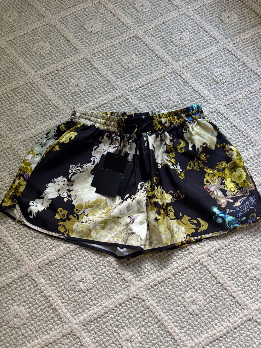 Alice and Olivia  floral silk shorts sz XS NWT